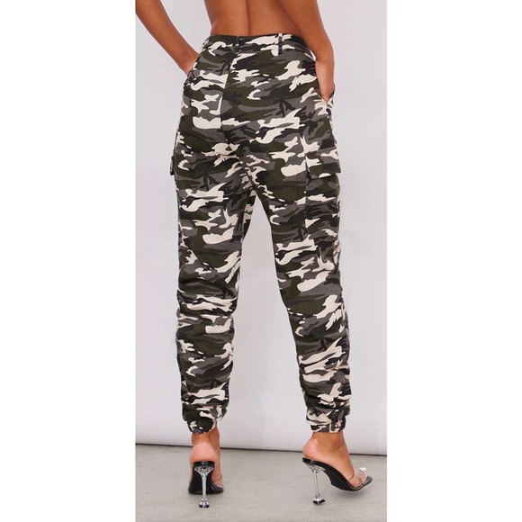 pretty Little thing Grey Camo print cargo pants size 6 - Picture 2 of 11